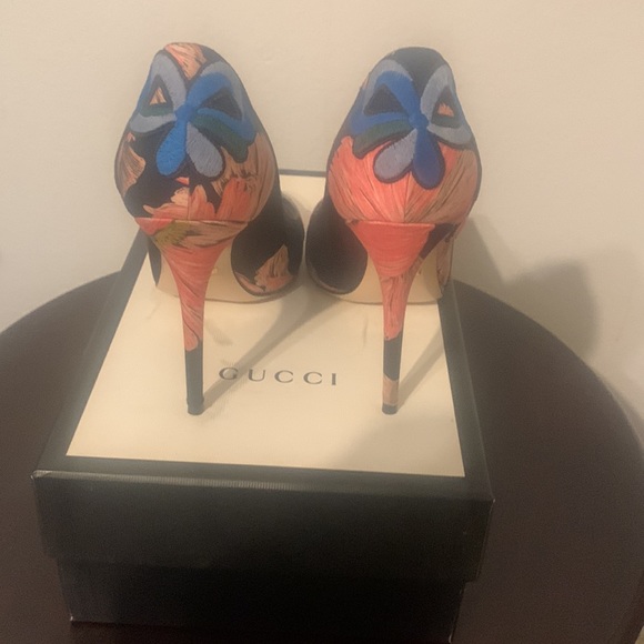 Stunning pre-loved floral Gucci heels! - Picture 3 of 5